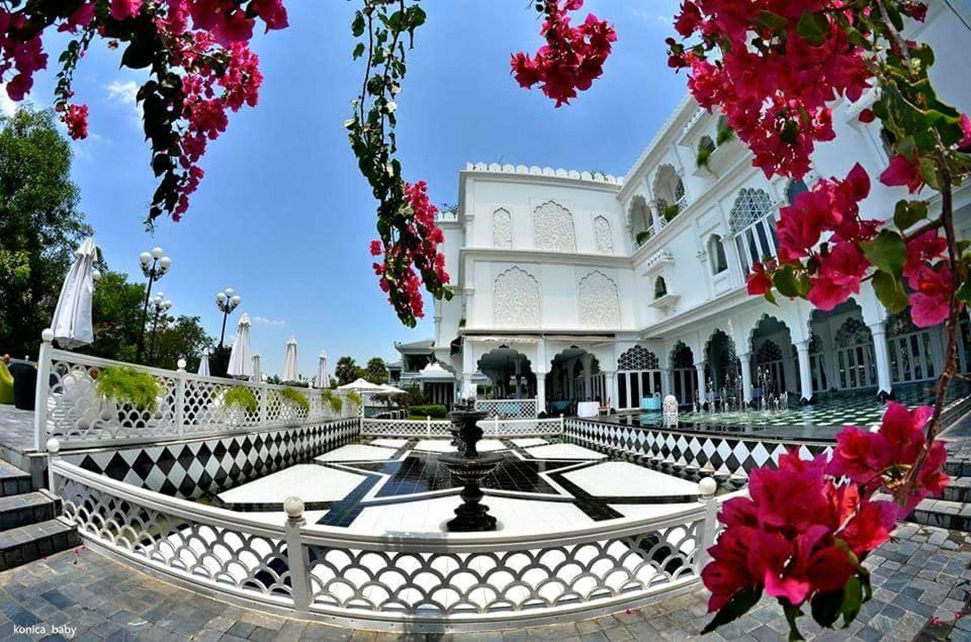 Chloe Gallery Ho Chi Minh City Exterior photo